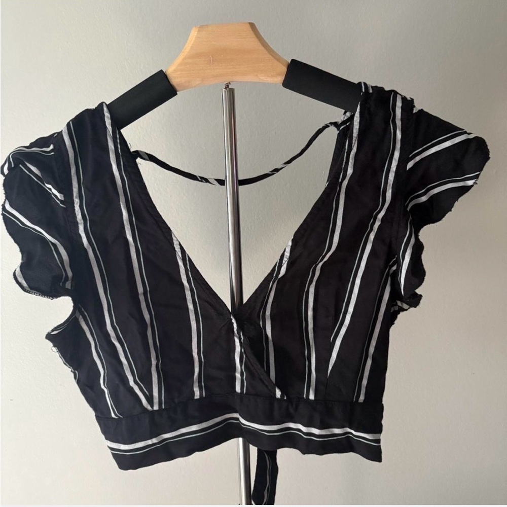 Chic Black and White Striped Crop Top